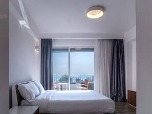 Apartment, 3 Bedrooms | In-room safe, individually decorated, individually furnished, desk