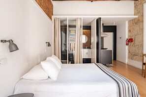 1 quarto, acesso à internet, roupa de cama
