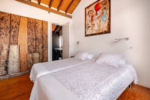 1 quarto, acesso à internet, roupa de cama