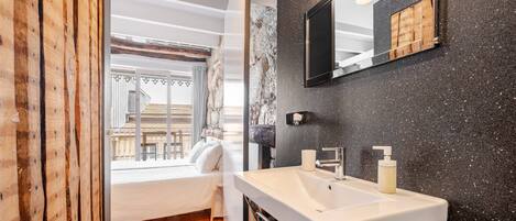 1 quarto, acesso à internet, roupa de cama