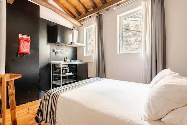 1 bedroom, internet, bed sheets