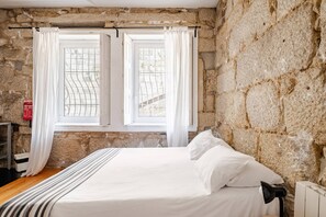 1 quarto, acesso à internet, roupa de cama