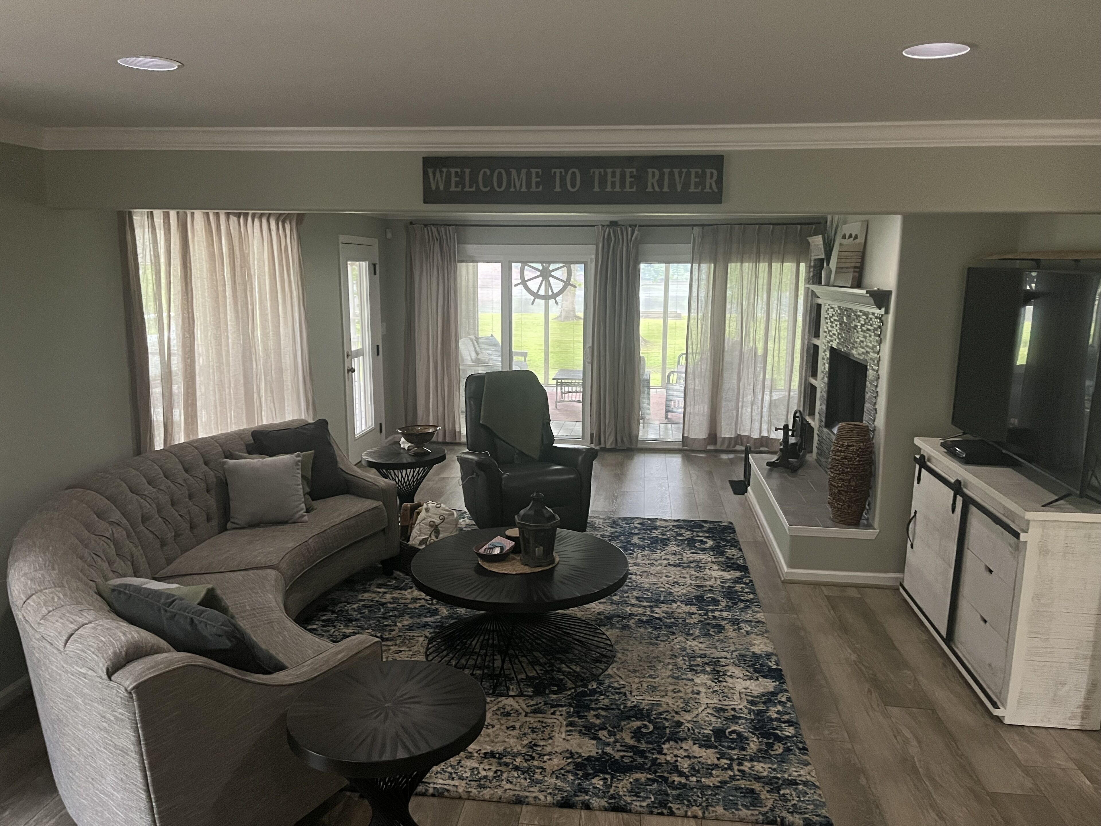 Smart TV, fireplace, DVD player, video library