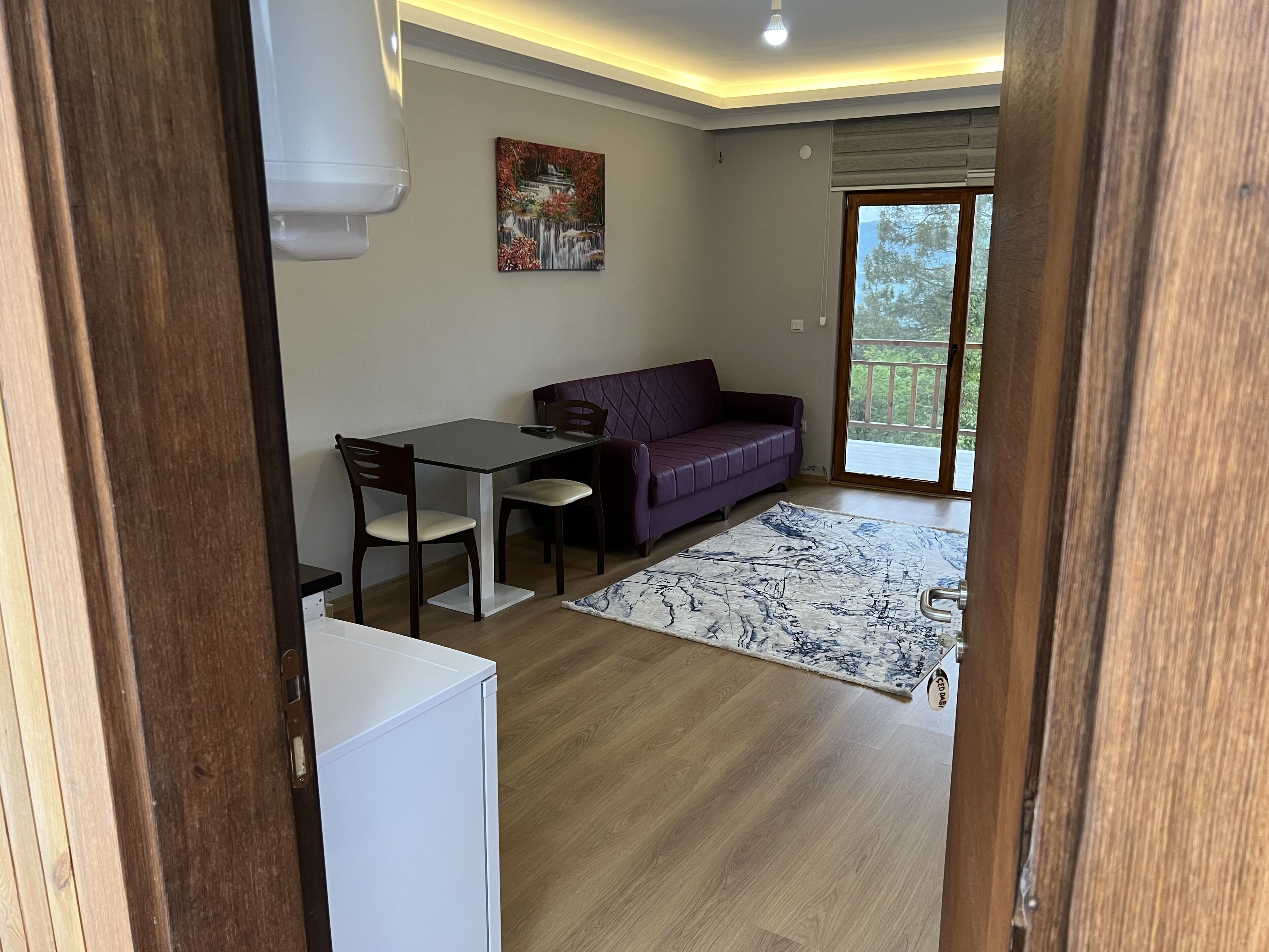 家庭別墅 | 起居區 | 32-吋 LCD 液晶電視、衛星頻道、電視、壁爐