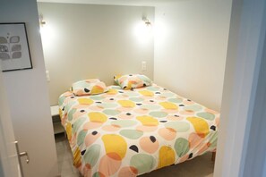 1 chambre, bureau, chambres insonorisées, fer et planche à repasser