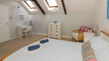 Cottage | 2 bedrooms, individually decorated, individually furnished, free WiFi
