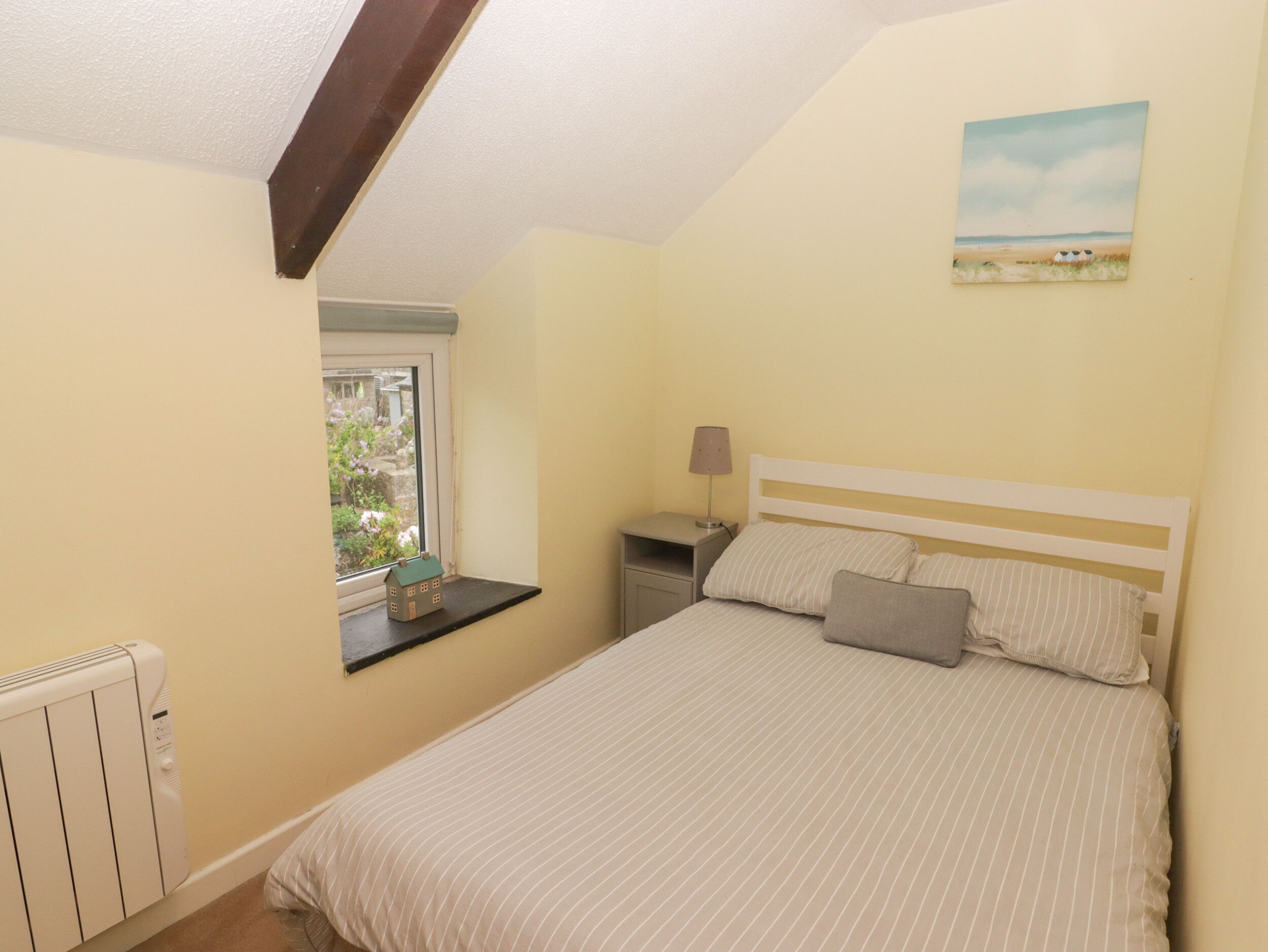 2 bedrooms, individually decorated, individually furnished, free WiFi