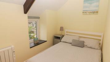 2 bedrooms, individually decorated, individually furnished, free WiFi