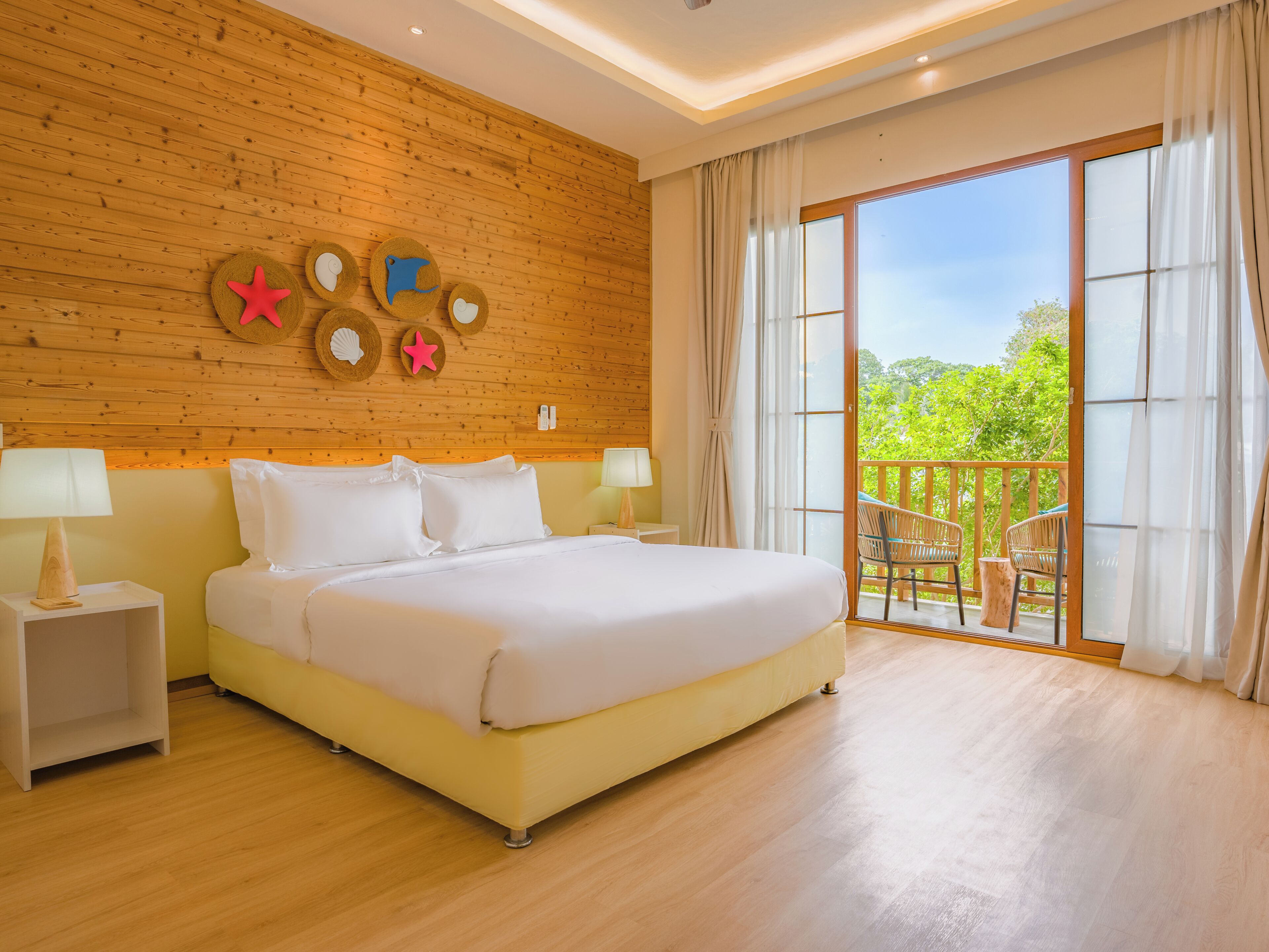 Premium Double Room | In-room safe, desk, laptop workspace, soundproofing