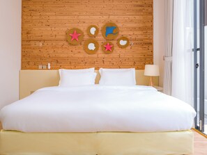 In-room safe, desk, laptop workspace, soundproofing - Thundi village and spa (Maalhos)