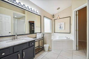 Ducha y bañera combinadas y toallas