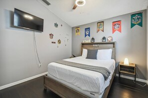 5 chambres, fer et planche à repasser, Wi-Fi, draps fournis