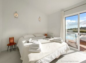 3 bedrooms, WiFi, bed sheets, wheelchair access