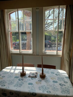 Dining - 2BR Flat With Extended Living Room and Tennis (London)