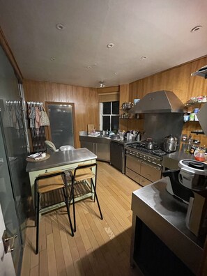 Private kitchen - 2BR flat with extended living room and Tennis (London)