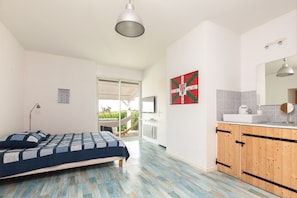 4 bedrooms, free WiFi, bed sheets