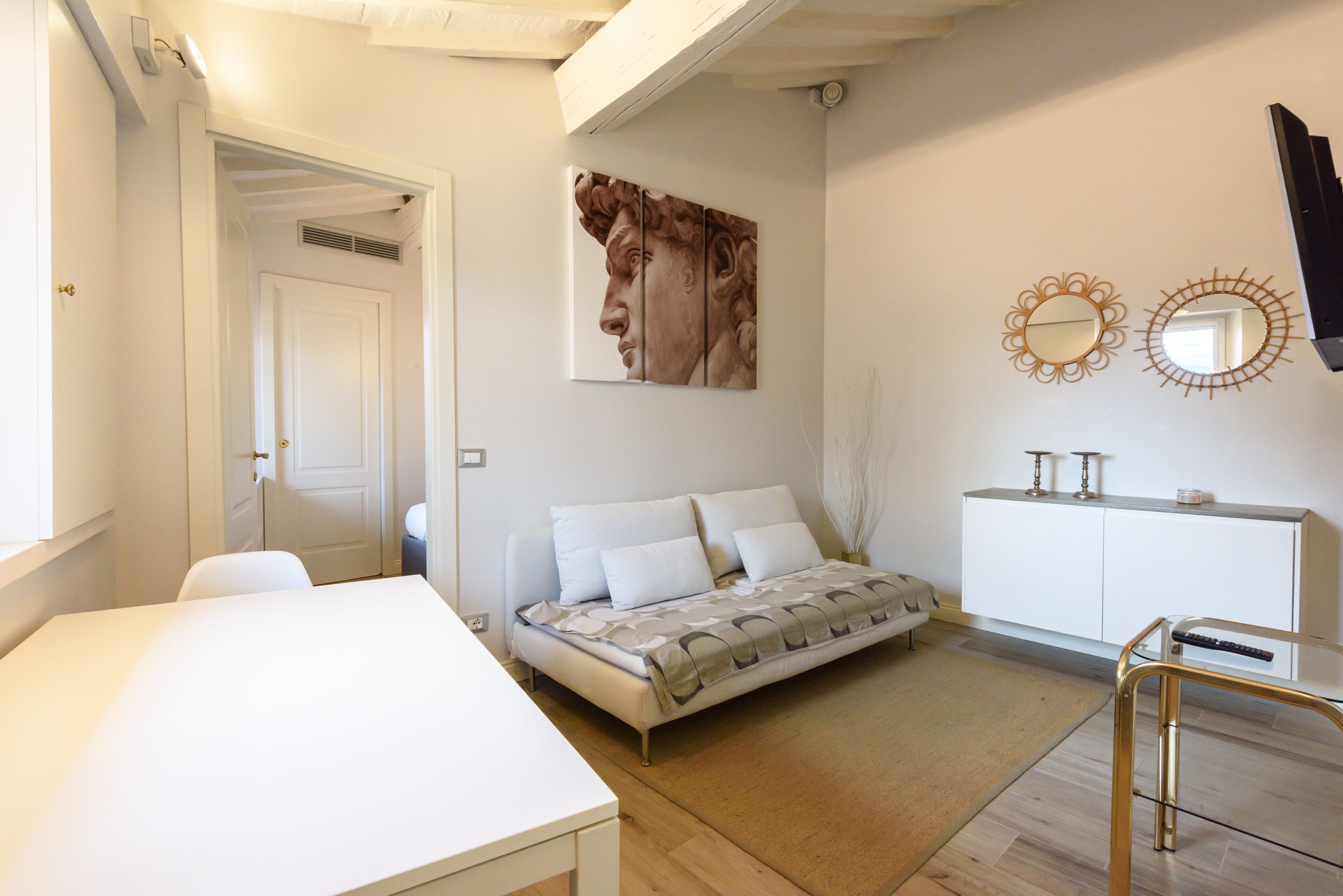 Comfort-Apartment | Wohnbereich | 32-Zoll-Flachbildfernseher mit Digitalempfang, Fernseher