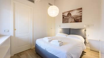 Apartamento conforto | Roupas de cama premium, edredons de pluma, individualmente decorados