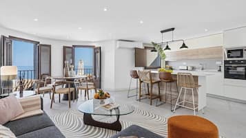 Een smart-tv en boeken