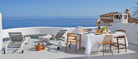 تناول الطعام بالخارج