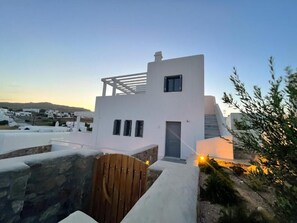 Exterior - Mykonos Dot Grande Apartment With Balcony (Mykonos)