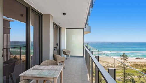 X Kirra Beach Apartment 1302 - Modern & Luxurious - Min. 3 Night Stays