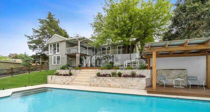 Beautiful acreage and recently renovated house, sure to delight!