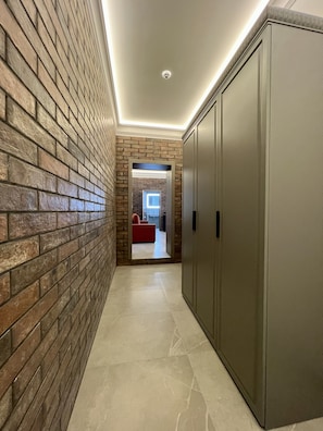 Family Room | 1 bedroom, minibar, in-room safe, desk
