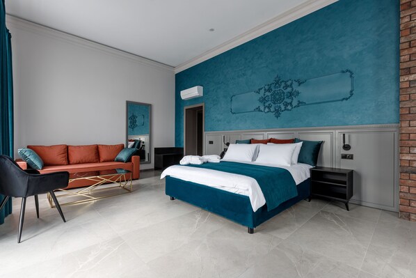 独特套房 | 迷你吧、客房内保险箱、办公桌、遮光窗帘