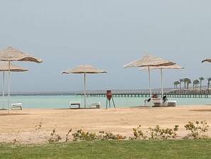 Sillas reclinables de playa, toallas de playa