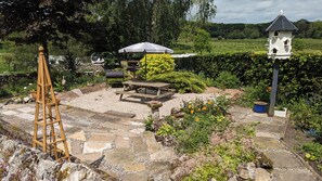 Outdoor dining - The Dairy at Brackenthwaite Farm (Carnforth)