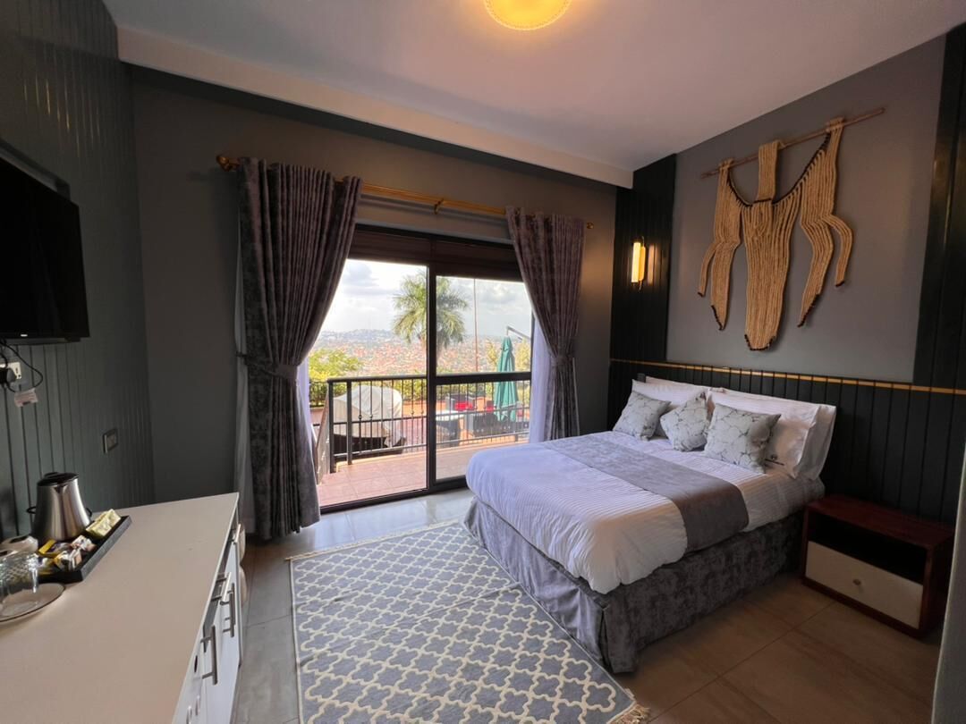 خزنة داخل الغرفة ومكواة/لوح كي وواي فاي مجانًا وملاءات أسرّة