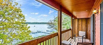 Lakefront! Huge Game RM + Chefs Kitchen! Sleep 40!