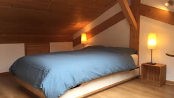 3 bedrooms, iron/ironing board, WiFi, bed sheets