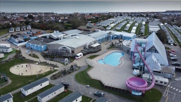 Exterior - 8 Birth Seaview Apartment in Combe Haven Holiday Park (Hastings)