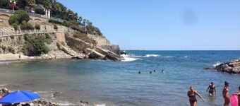 Large apartment, 7 pers., pool, garden, 9 km from the sea