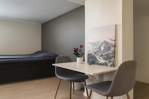 Dining - Studio-sleeps 4-city Centre-parking-evcharger (Tromsø)