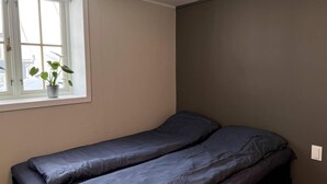 Studio | WiFi (free), bed sheets - Studio-sleeps 4-city Centre-parking-evcharger (Tromsø)