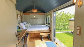 1 habitación, decoración personalizada y muebles diferentes