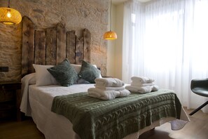 Standard Single Room, 1 Double Bed, Ensuite, City View (11) | Premium bedding, down comforters, individually decorated - PENSION SOBRADO (Sobrado)