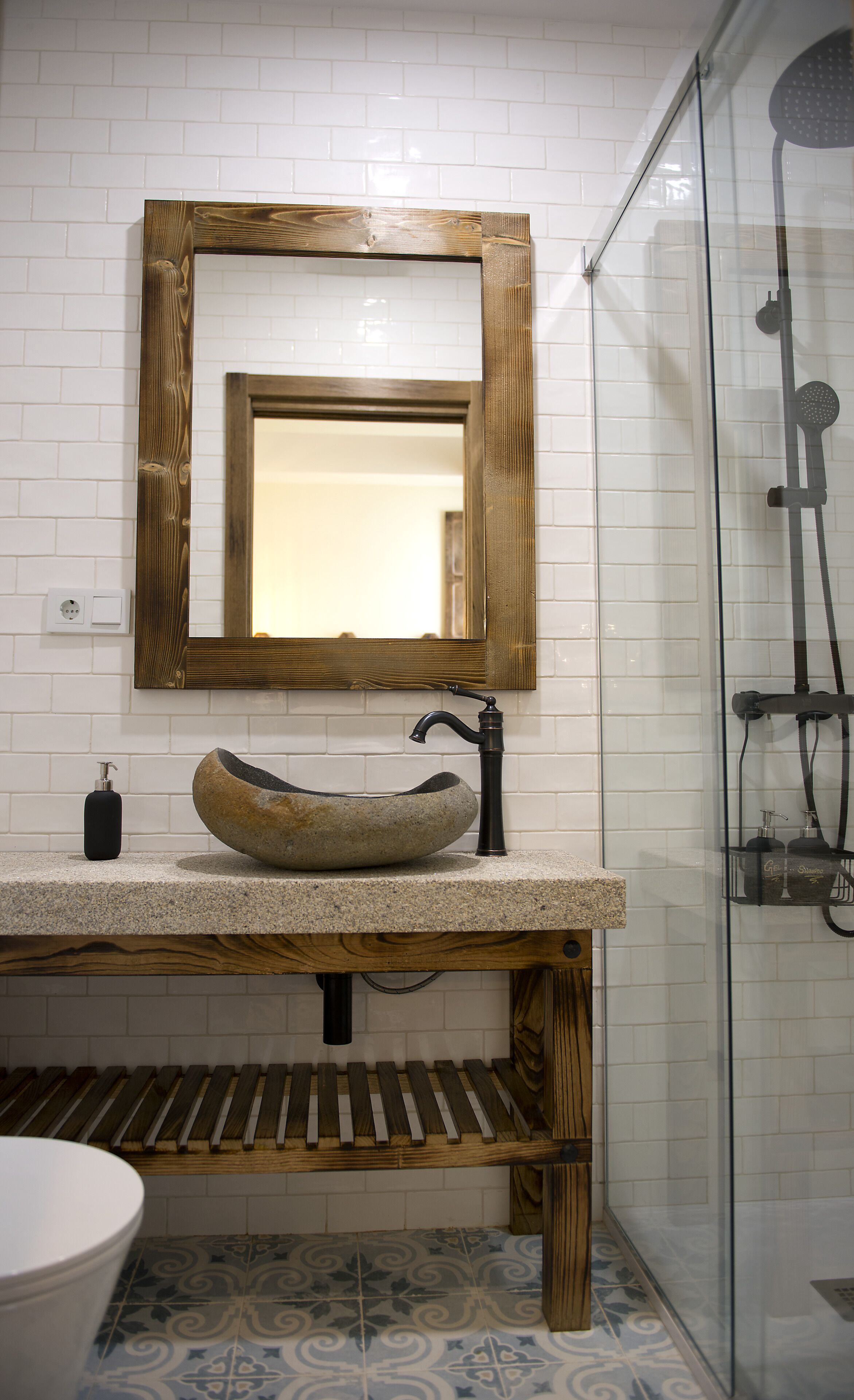 Habitación individual estándar, 1 cama doble, baño privado (14) | Baño | Ducha y cabezal de ducha tipo lluvia