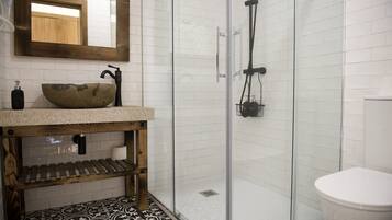 Standard Single Room, 1 Double Bed, Private Bathroom, City View | Bathroom | Shower, rainfall showerhead, free toiletries, hair dryer