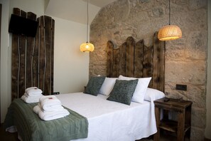 Standard Single Room, 1 Double Bed, Ensuite, City View (11) | Premium bedding, down duvets, individually decorated - PENSION SOBRADO (Sobrado)
