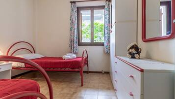 2 bedrooms, travel crib, free WiFi