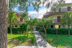 Property grounds - Beautiful apartment for 6 people with WIFI, TV and pets allowed, close to Porto Recanati (Marcelli)