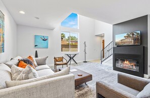 TV, fireplace