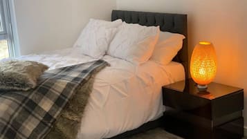 Apartment, 2 Queen Beds | 2 bedrooms, free WiFi, bed sheets