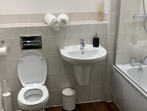 Apartment, 2 Queen Beds | Bathroom | Shower, towels