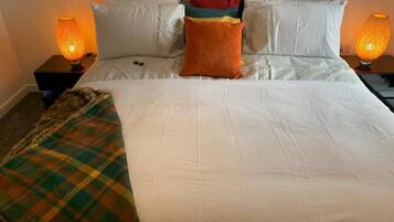 Apartment, 2 Queen Beds | 2 bedrooms, free WiFi, bed sheets