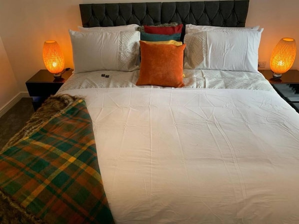 Apartment, 2 Queen Beds | 2 bedrooms, free WiFi, bed sheets